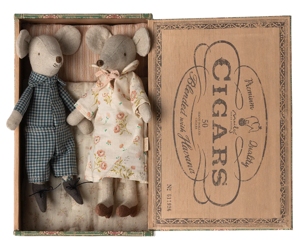 Maileg - Grandma & Grandpa Mice in Cigarbox