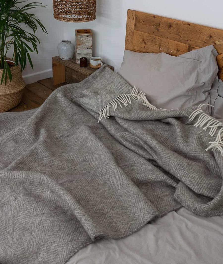 So Cosy Donell Throw- Soft Grey & Cream